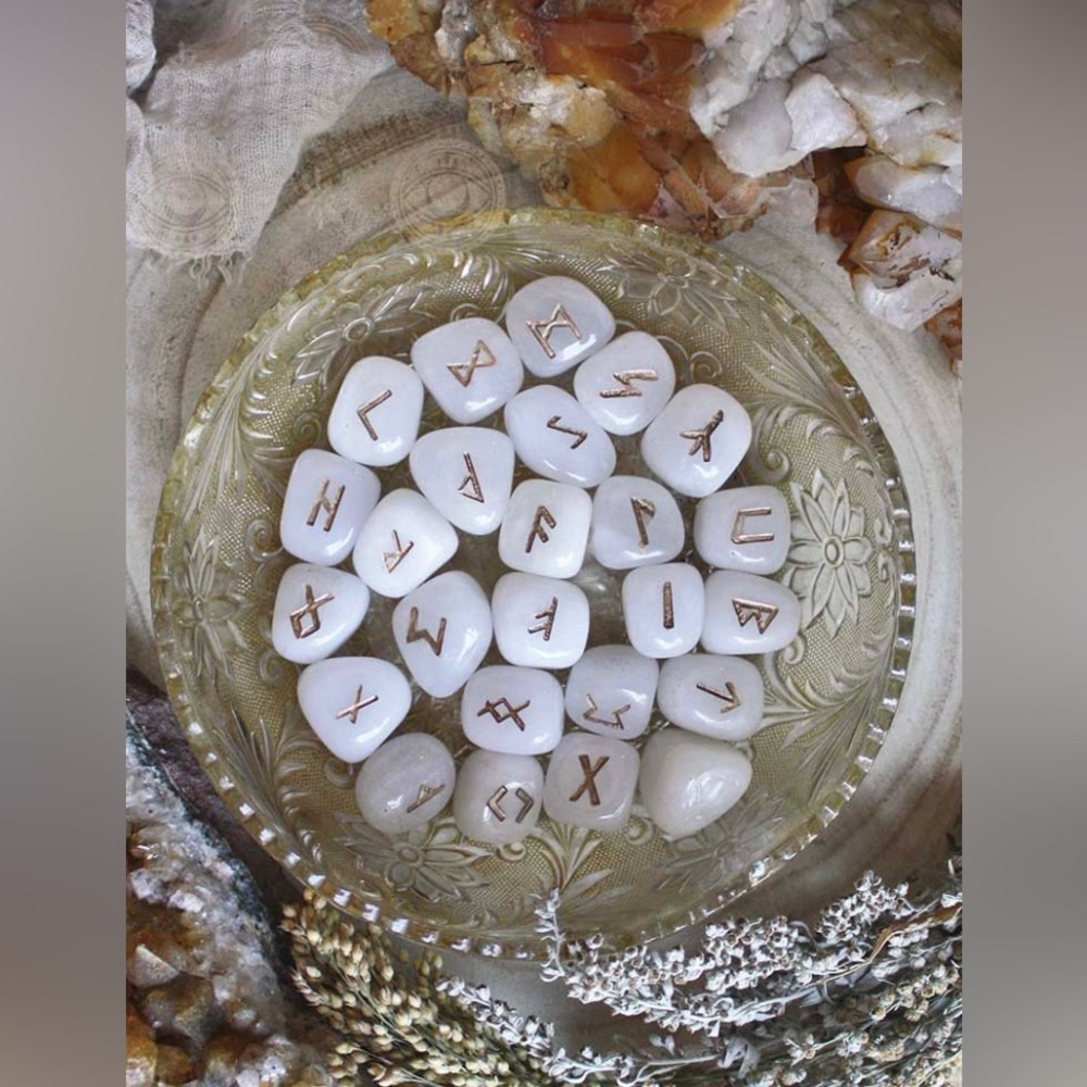 Rune Reading w/ White Onyx Runes + a candle or figural waxtarts for your Warmer!